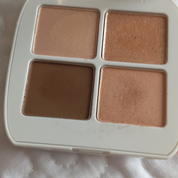 Flower beauty eyeshadow quad - Picture 4 of 4